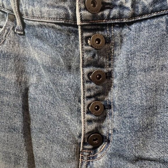 Torrid Womans Medium Wash Denim Button-Fly Jeans With High Rise Straight Legs - Picture 6 of 15